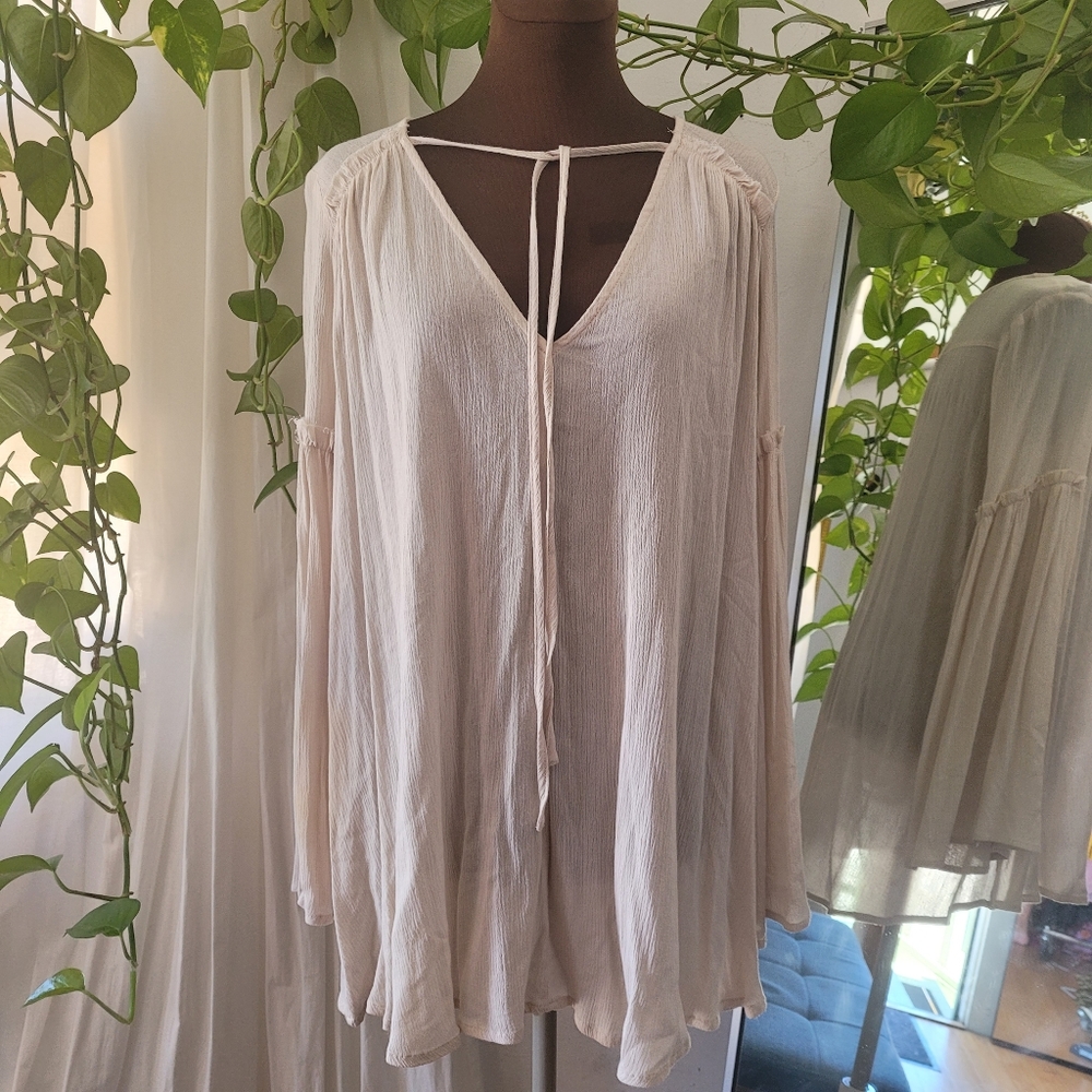 VGUC Cotton Candy LA cream neutral sheer summer flowy Top size S bell sleeve